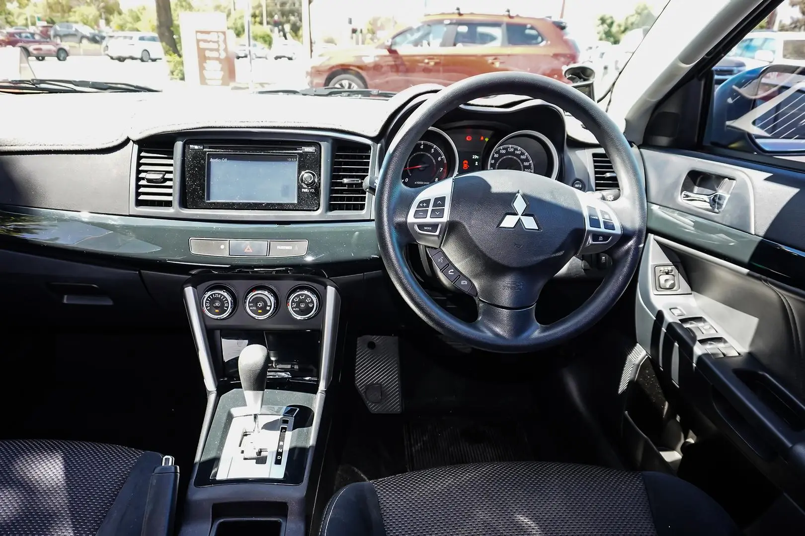 2017 Mitsubishi Lancer Gallery Image 9