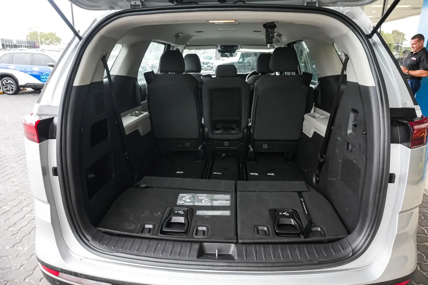 2022 Kia Carnival Gallery Image 13