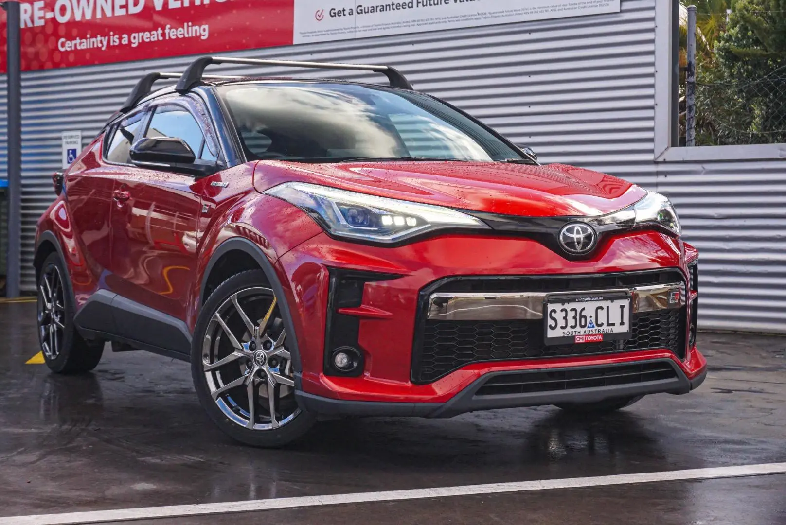 2021 Toyota C-HR Gallery Image 2