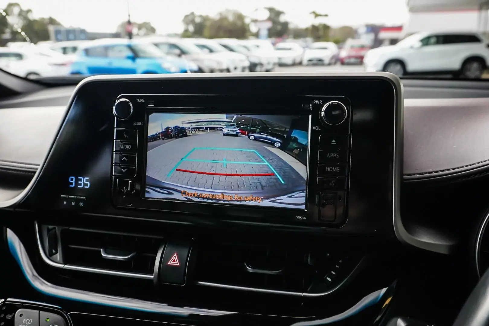 2019 Toyota C-HR Gallery Image 24