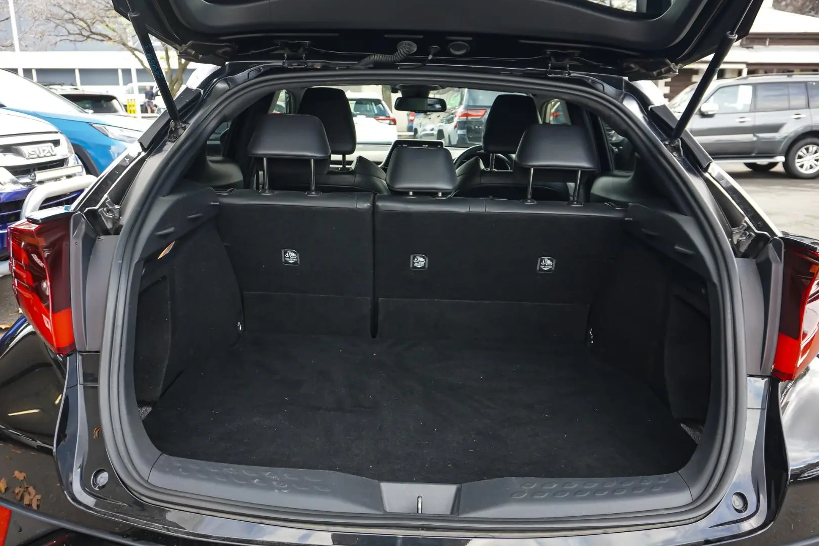 2019 Toyota C-HR Gallery Image 10