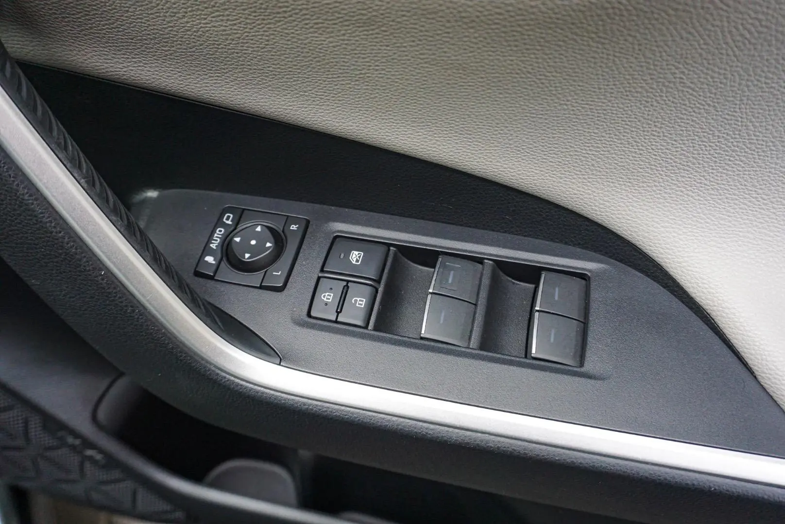 2022 Toyota RAV4 Gallery Image 17