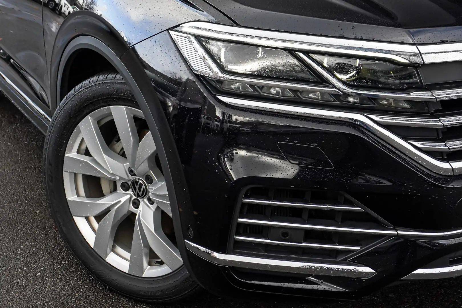 2022 Volkswagen Touareg Gallery Image 11
