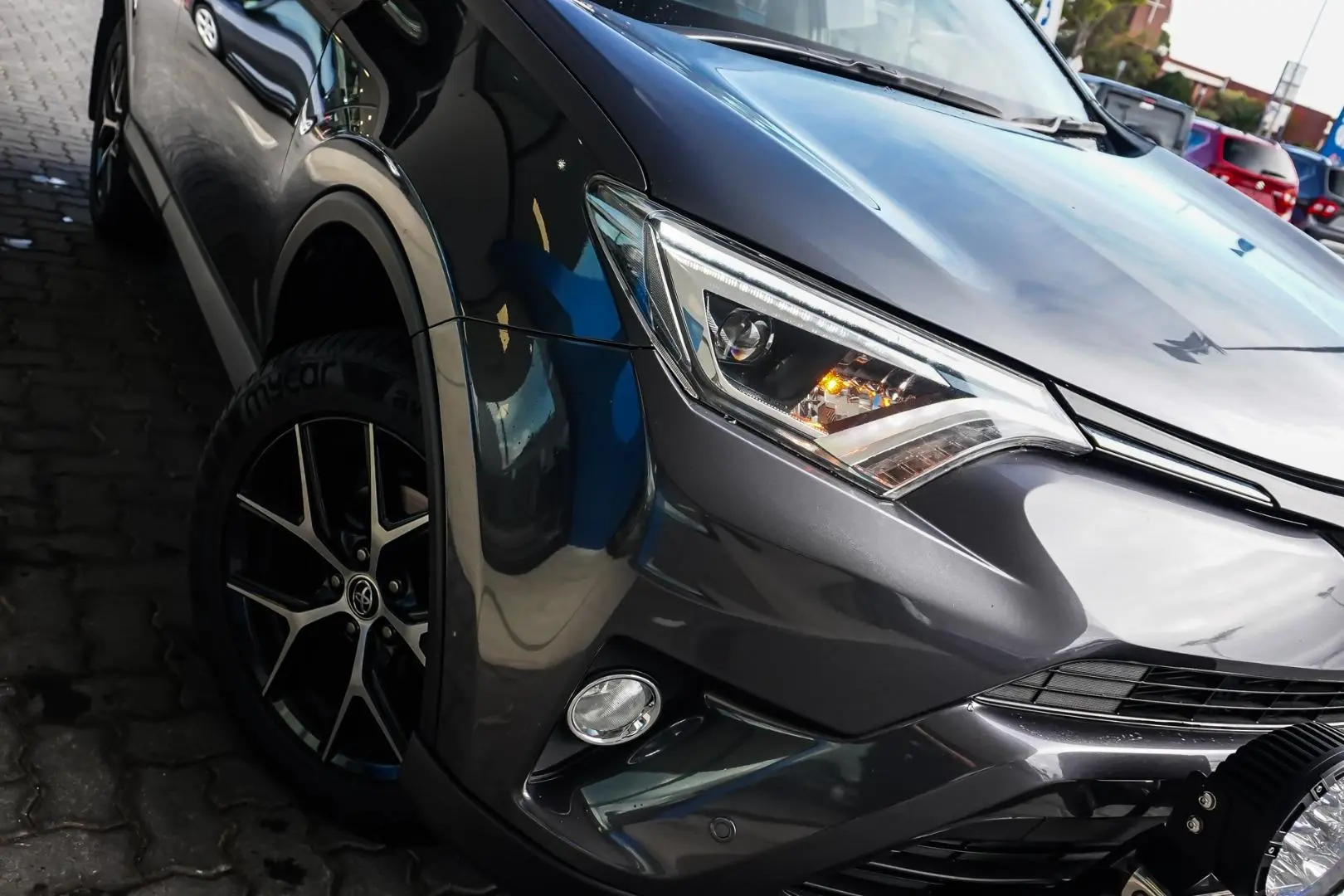 2018 Toyota RAV4 Gallery Image 12