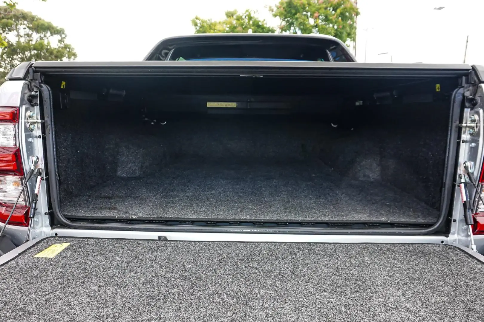 2024 Toyota Hilux Gallery Image 10