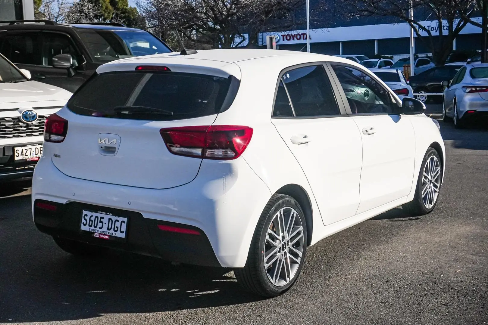 2022 Kia Rio Gallery Image 2