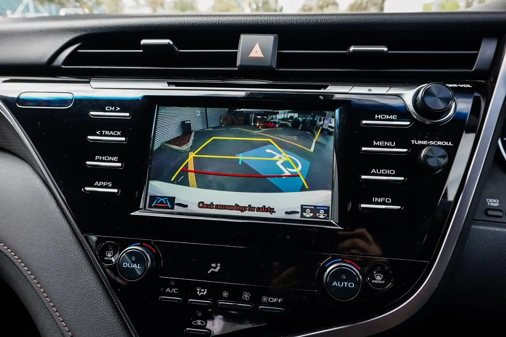 2019 Toyota Camry Gallery Image 21