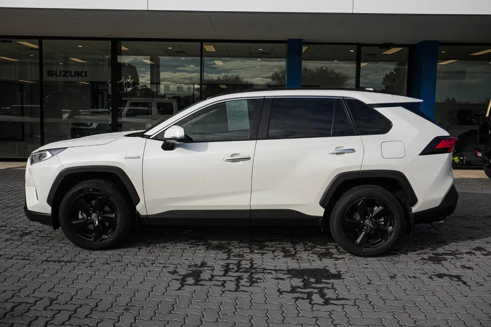 2020 Toyota RAV4 Gallery Image 4