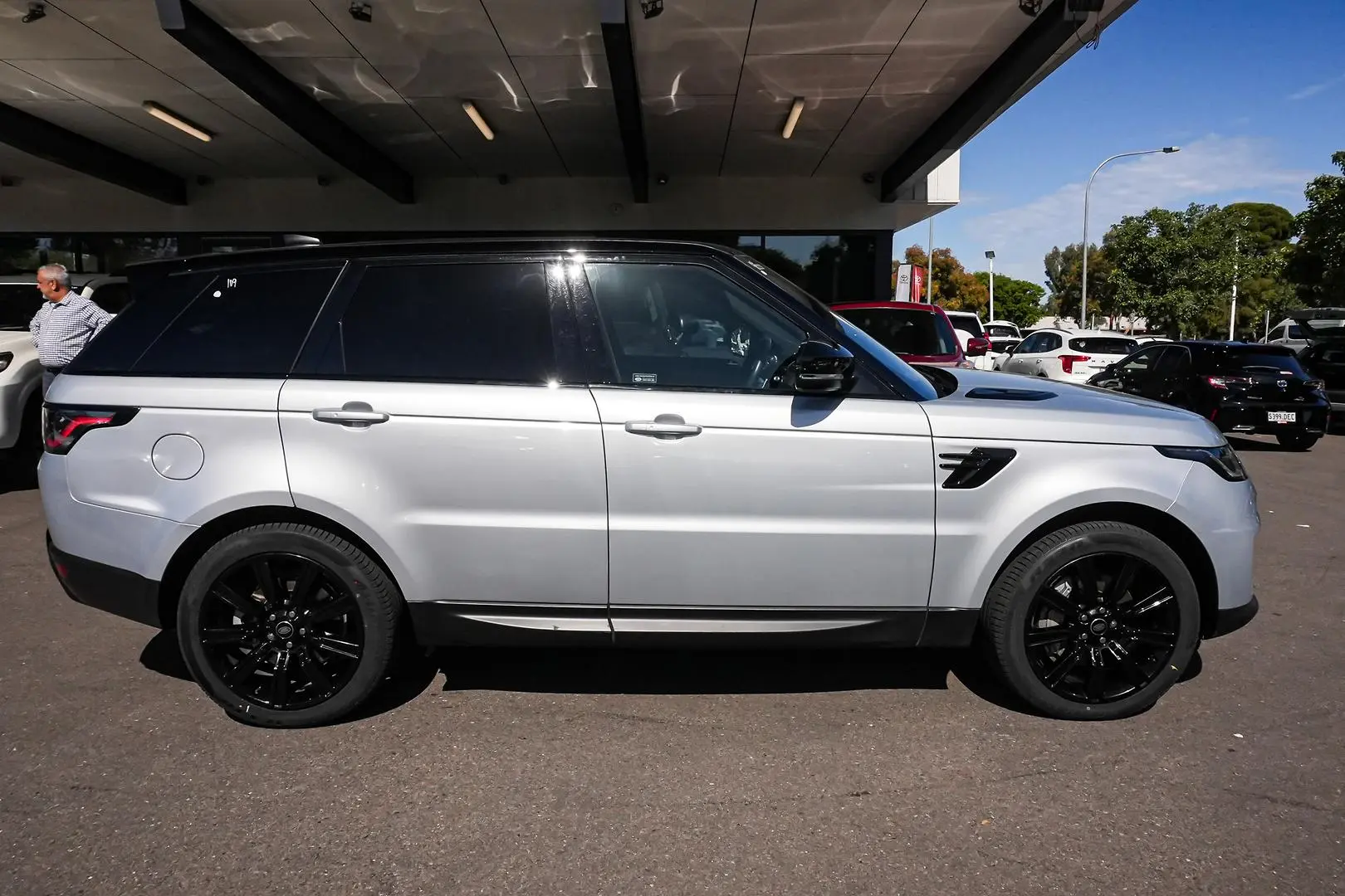 2021 Land Rover Range Rover Sport Gallery Image 3