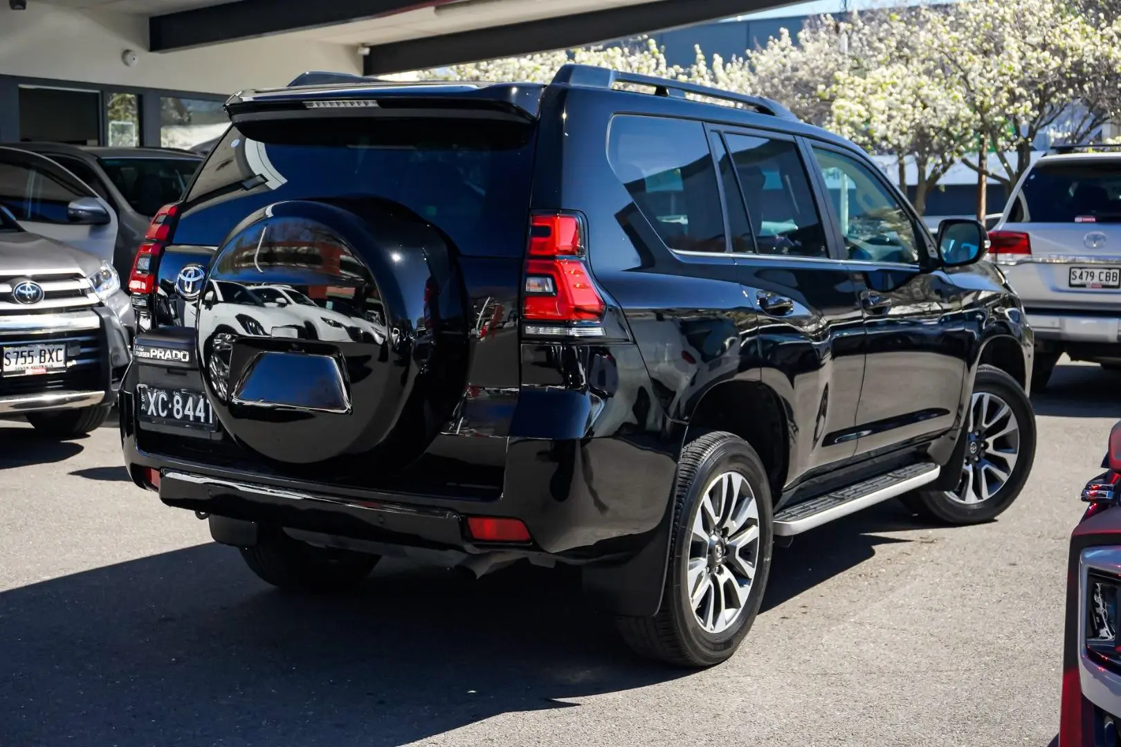 2023 Toyota Landcruiser Prado Gallery Image 3