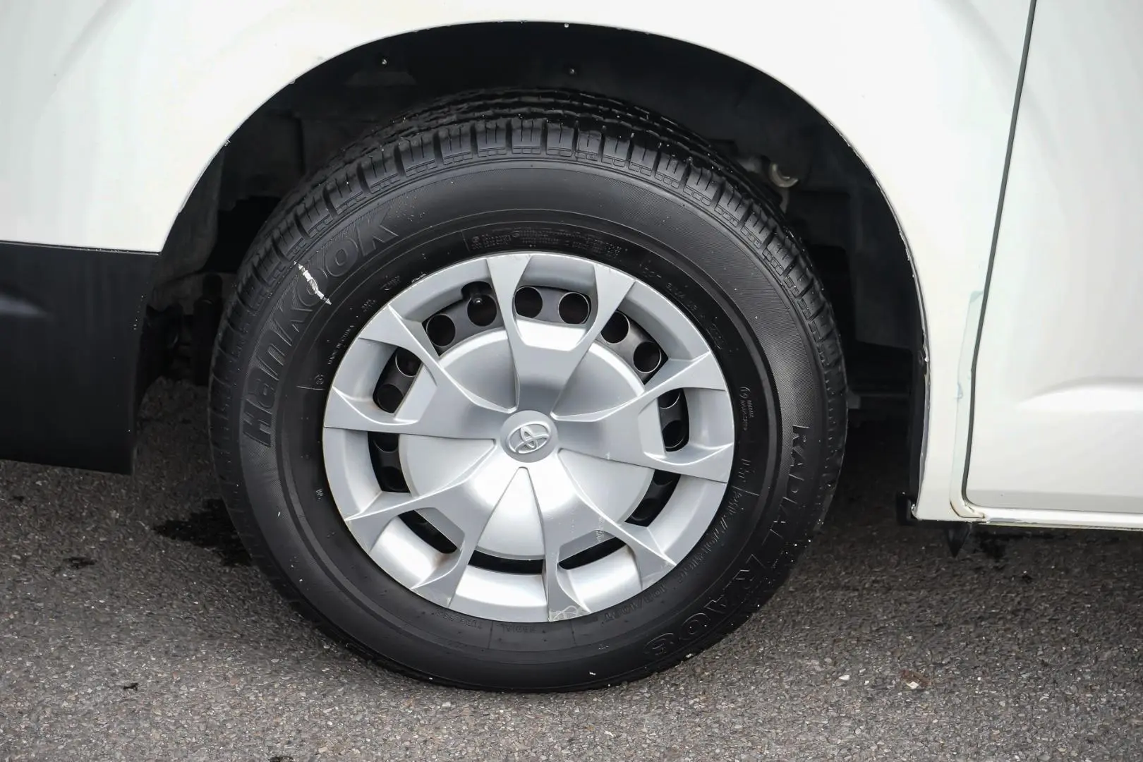 2019 Toyota Hiace Gallery Image 15