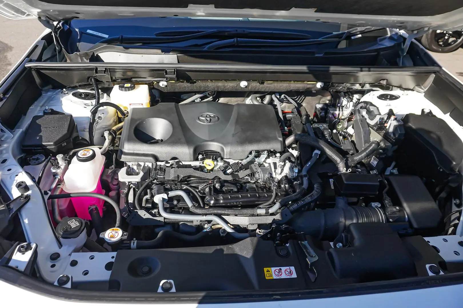 2025 Toyota RAV4 Gallery Image 23