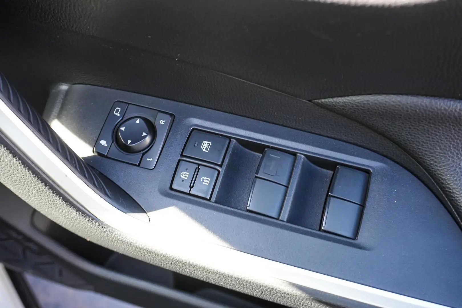 2024 Toyota RAV4 Gallery Image 17