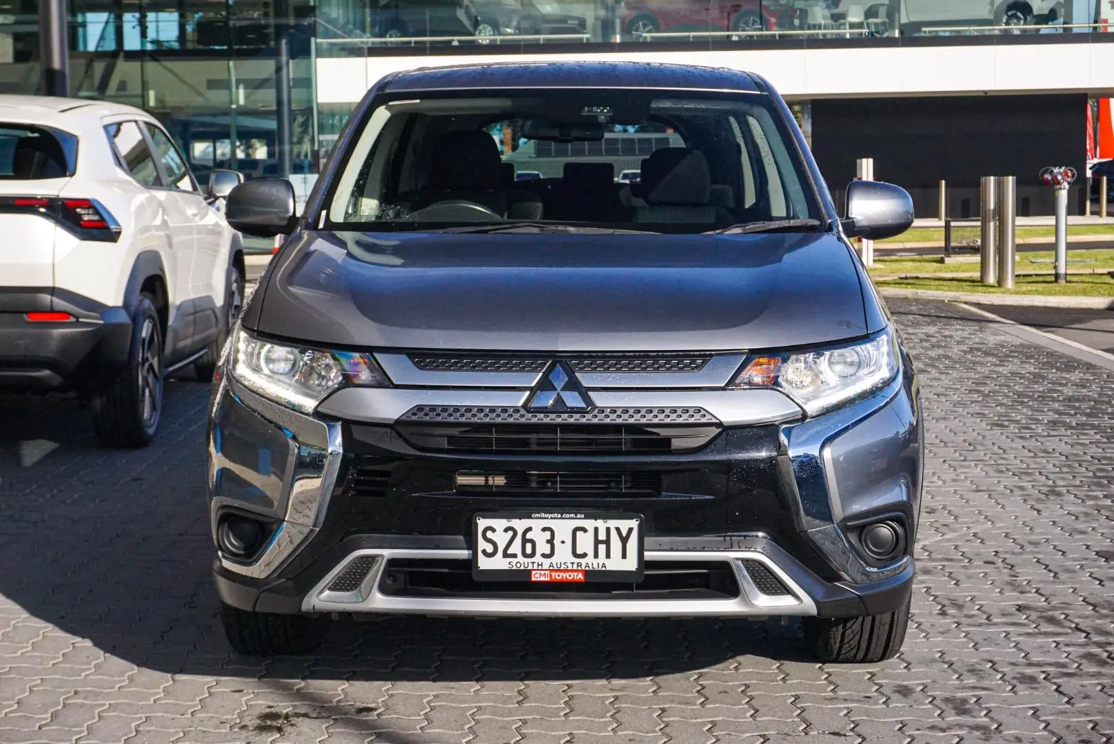 2020 Mitsubishi Outlander Gallery Image 5