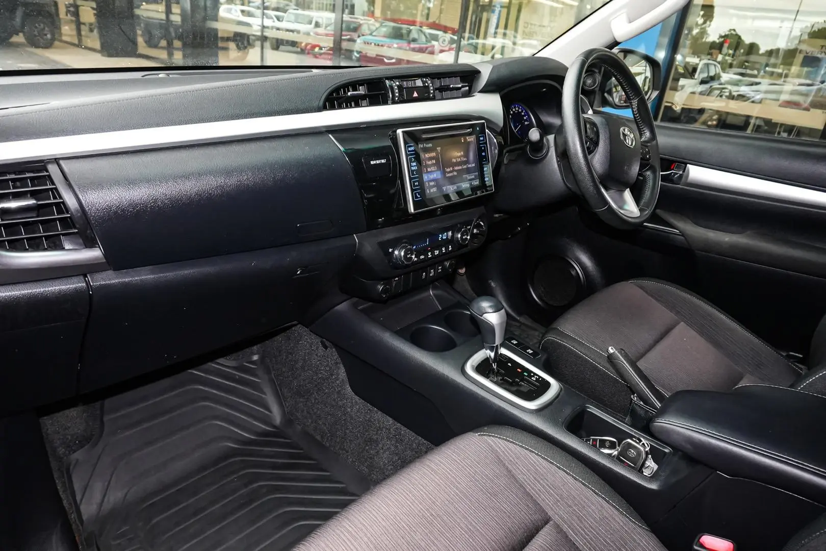 2018 Toyota Hilux Gallery Image 10