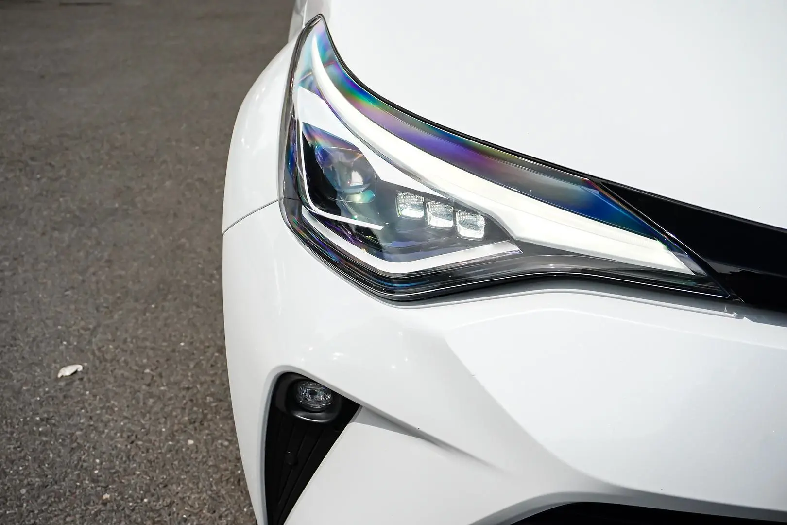 2023 Toyota C-HR Gallery Image 12