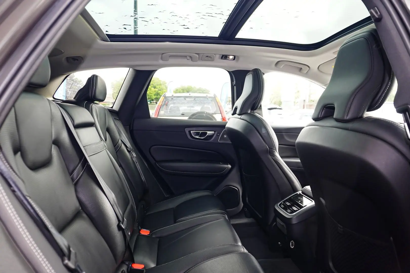 2020 Volvo XC60 Gallery Image 9