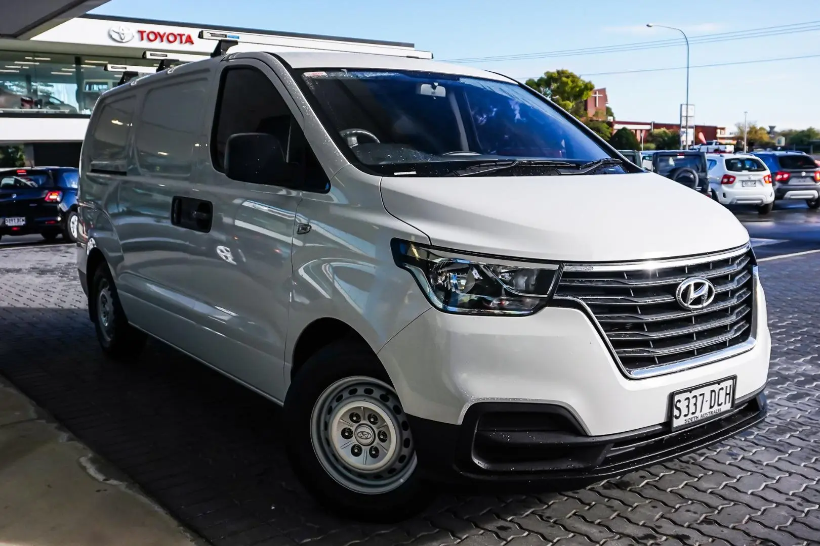 2019 Hyundai iLoad Gallery Image 2