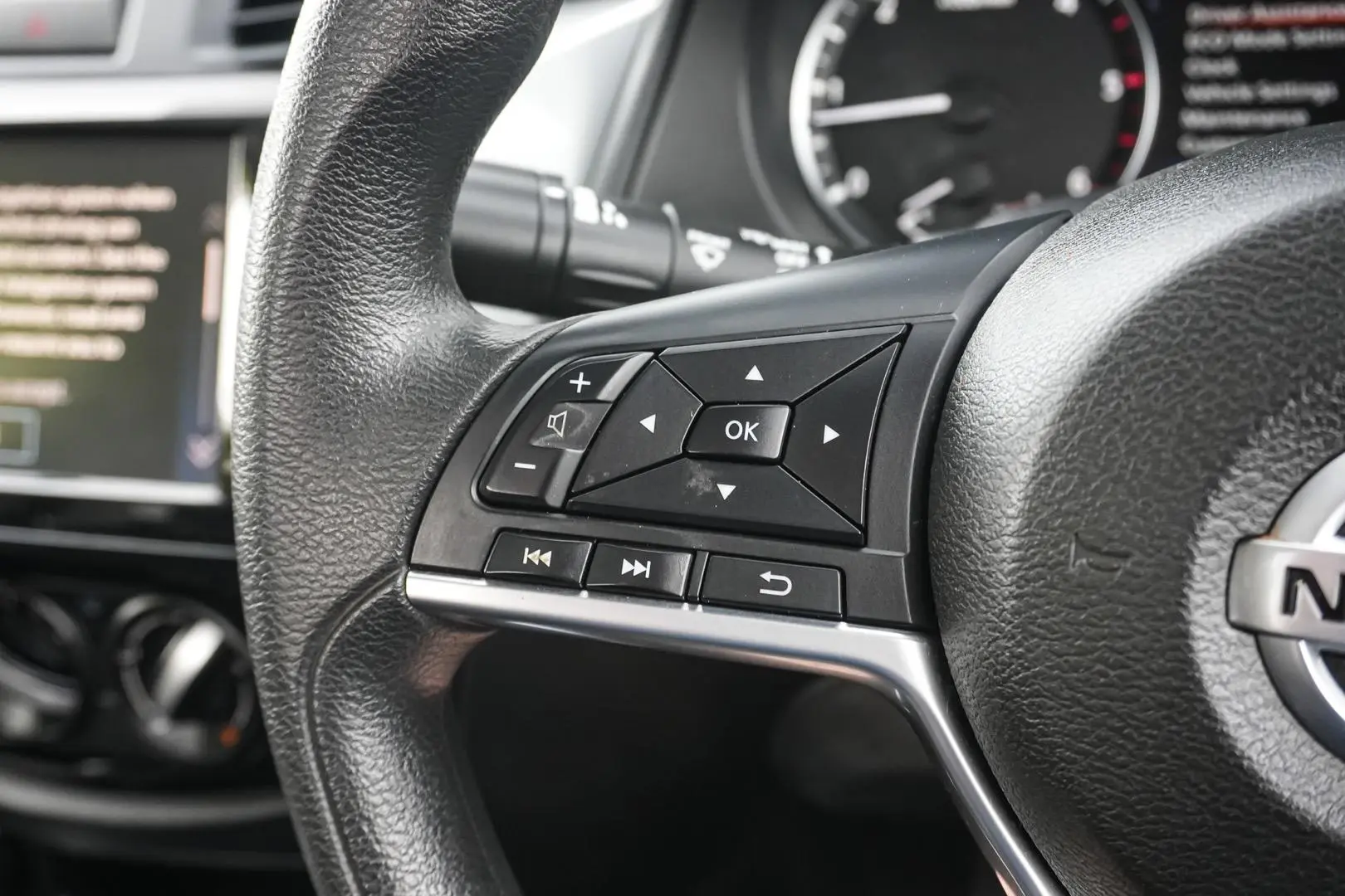 2022 Nissan Navara Gallery Image 17