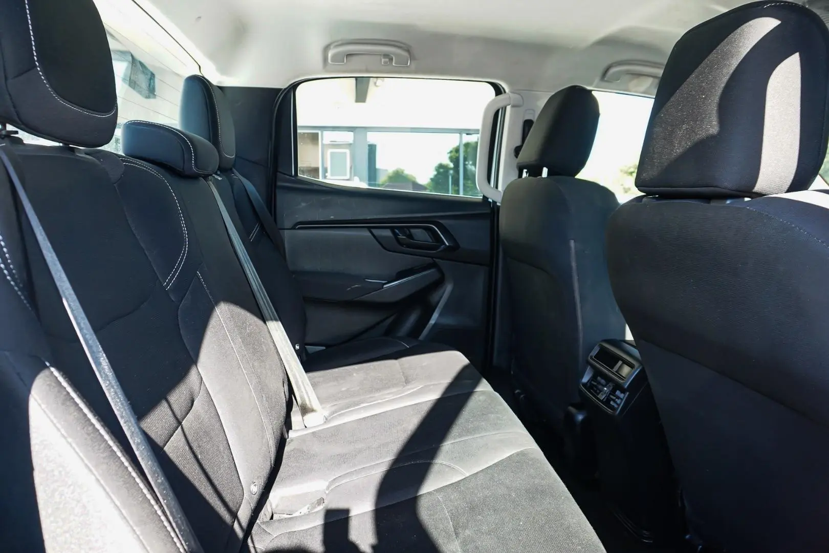 2020 Isuzu D-MAX Gallery Image 8