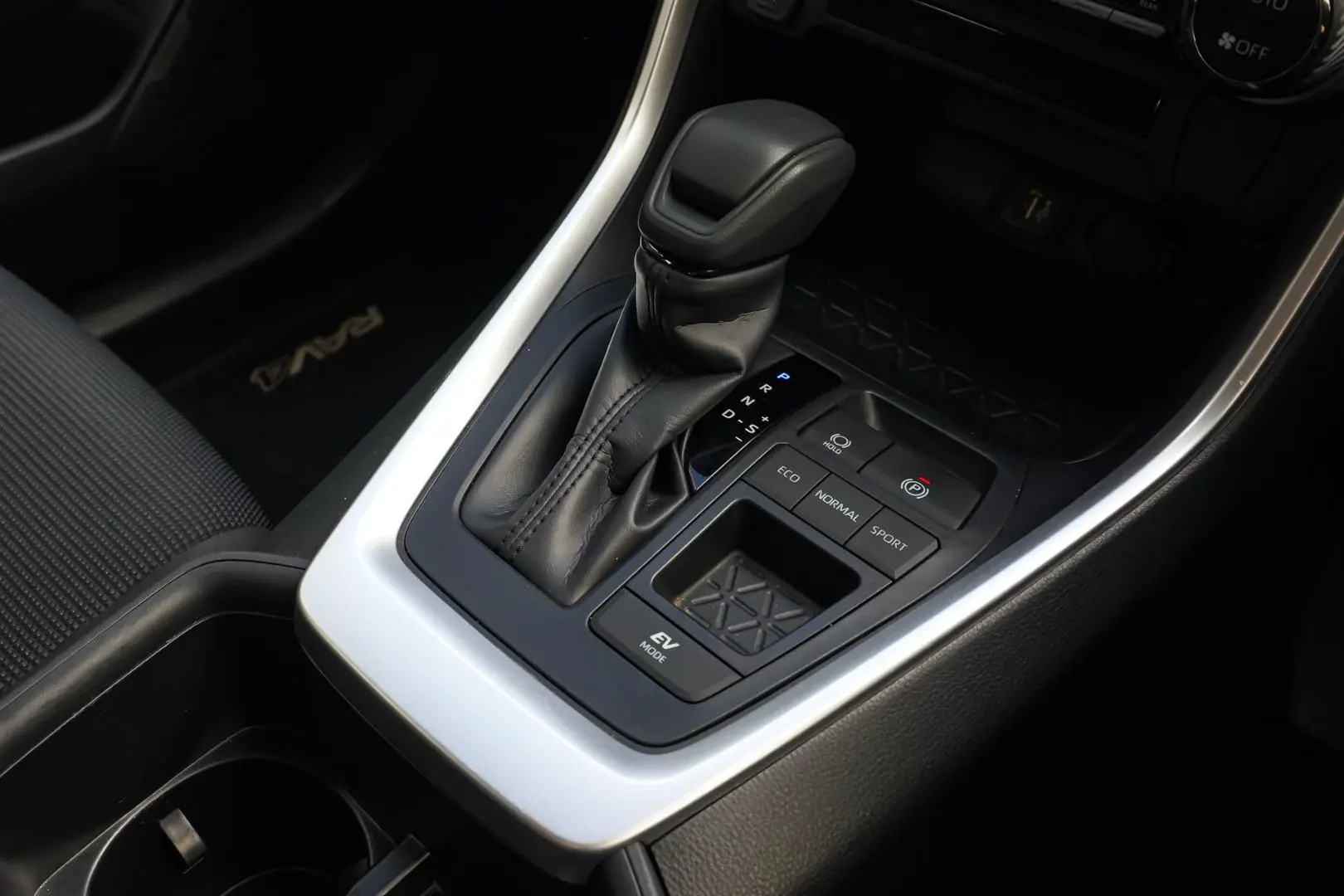 2024 Toyota RAV4 Gallery Image 18