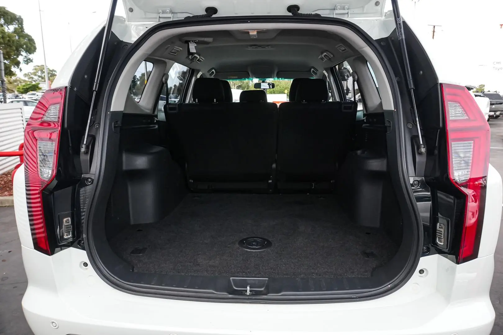 2022 Mitsubishi Pajero Sport Gallery Image 13