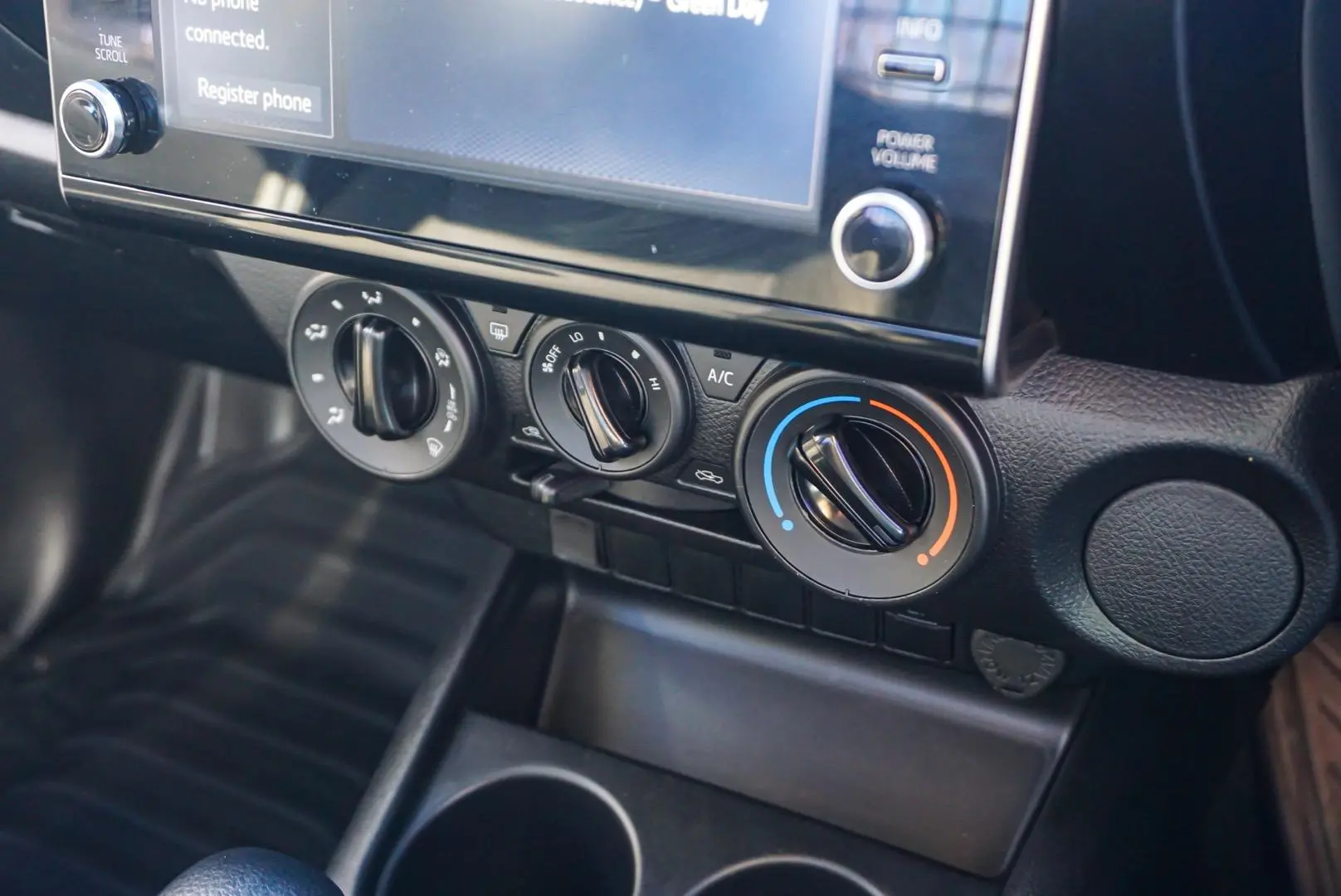2021 Toyota Hilux Gallery Image 19