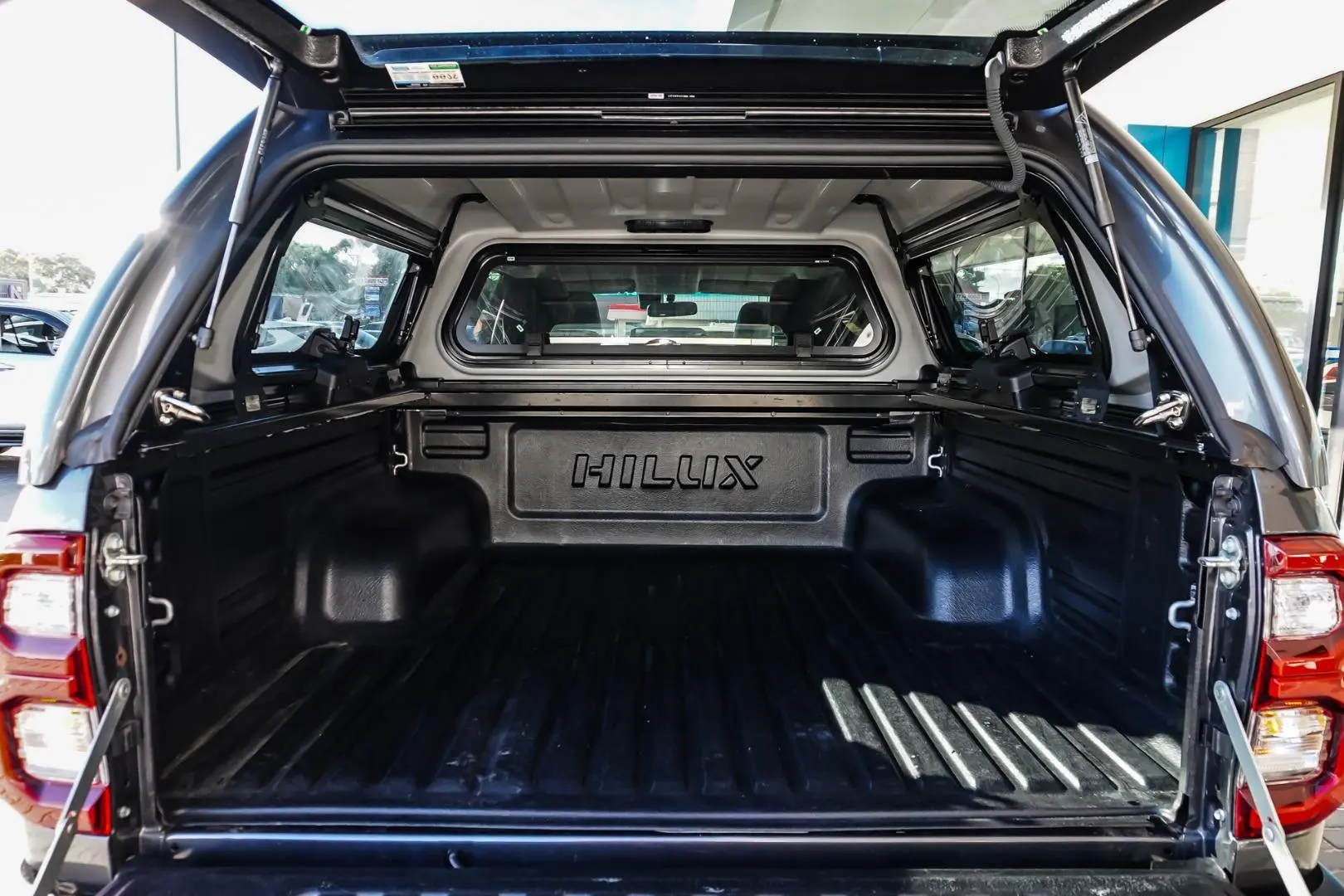 2022 Toyota Hilux Gallery Image 9