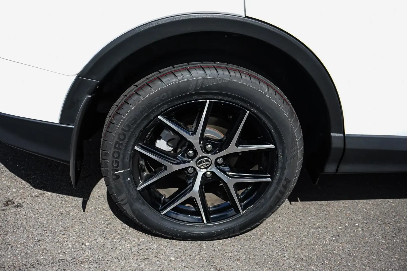 2018 Toyota RAV4 Gallery Image 16