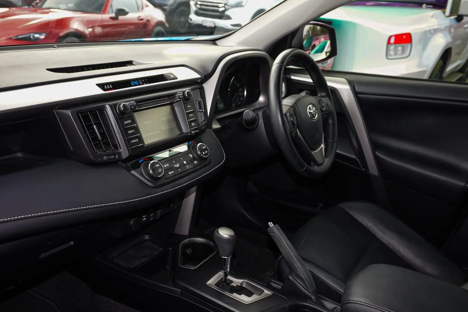 2016 Toyota RAV4 Gallery Image 11