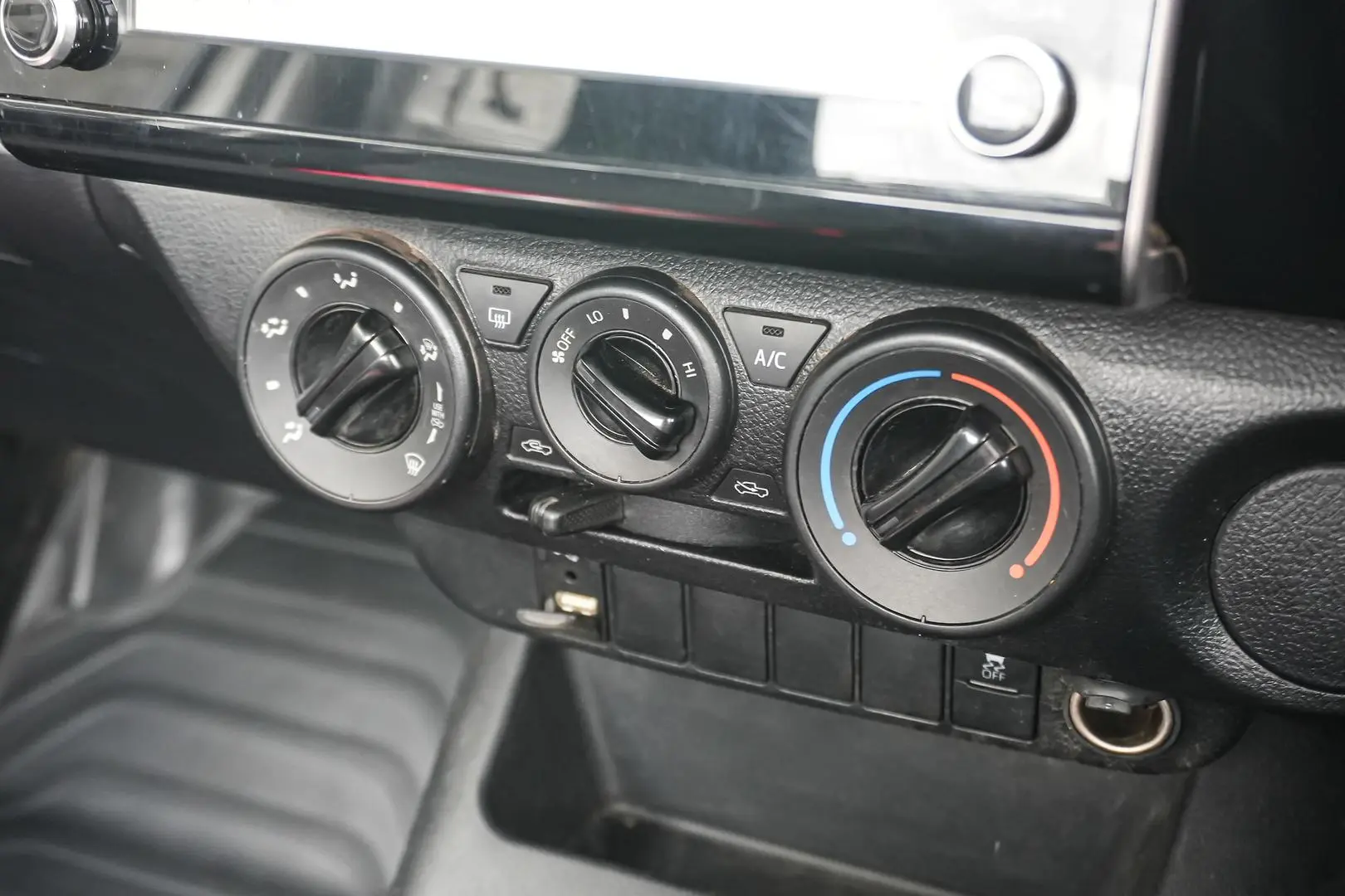 2022 Toyota Hilux Gallery Image 21