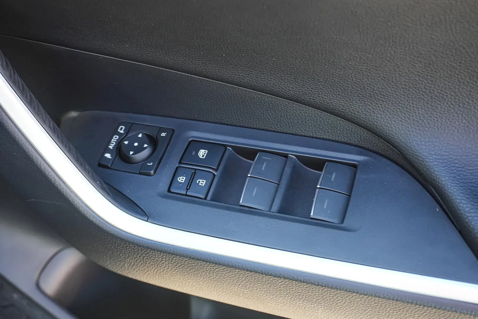 2024 Toyota RAV4 Gallery Image 18