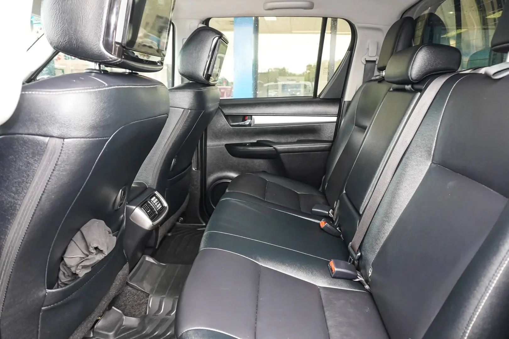 2018 Toyota Hilux Gallery Image 8