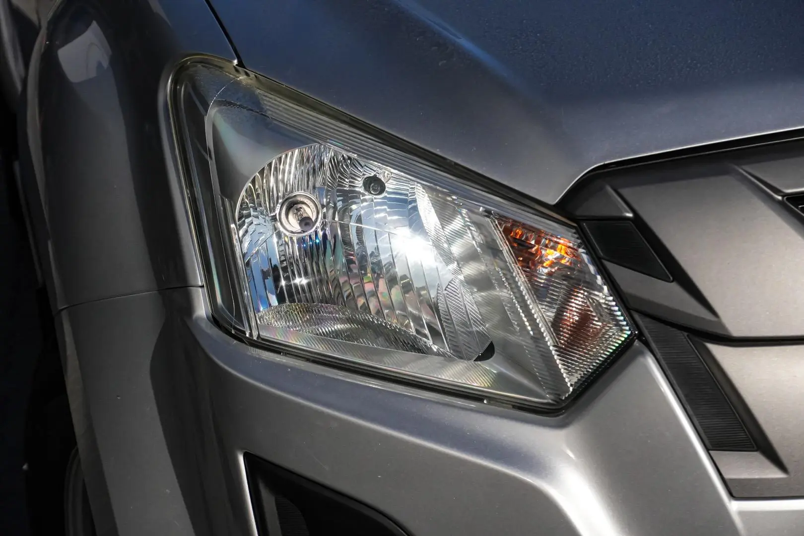 2018 Isuzu D-MAX Gallery Image 12
