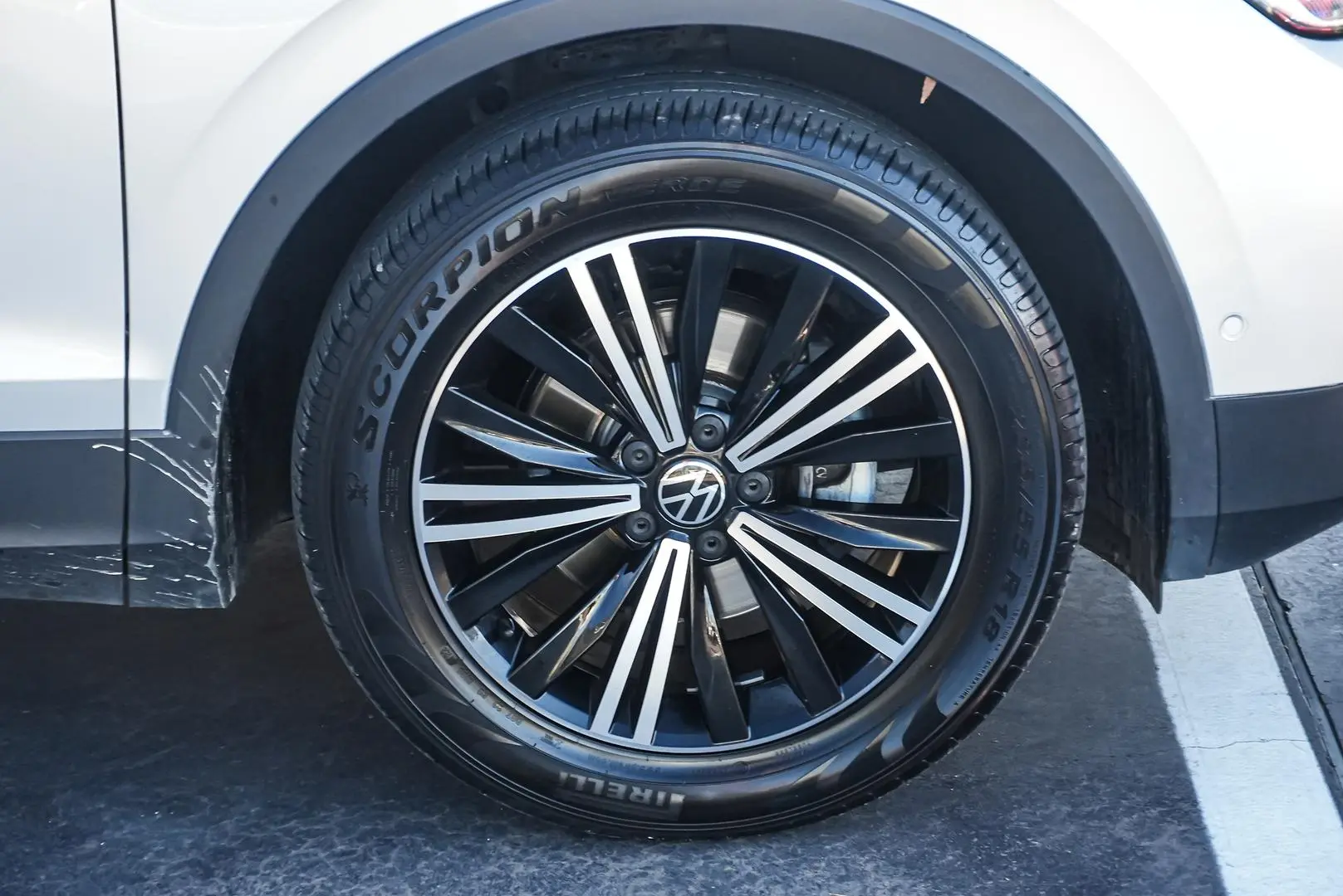 2023 Volkswagen Tiguan Gallery Image 13