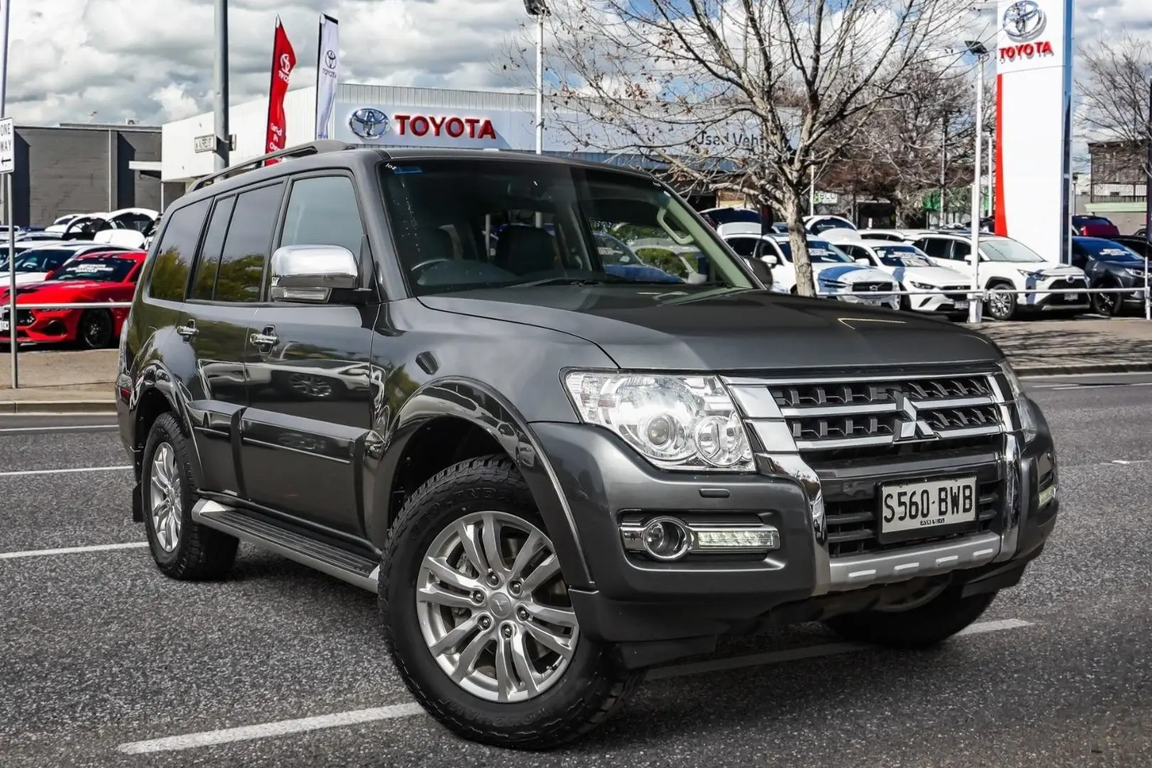 2018 Mitsubishi Pajero Image