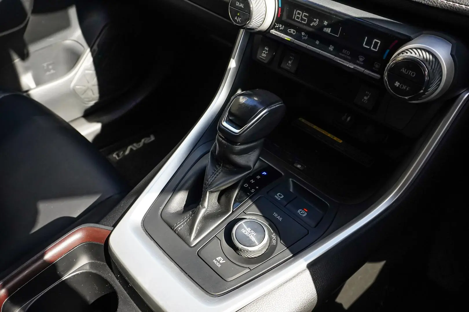 2019 Toyota RAV4 Gallery Image 19