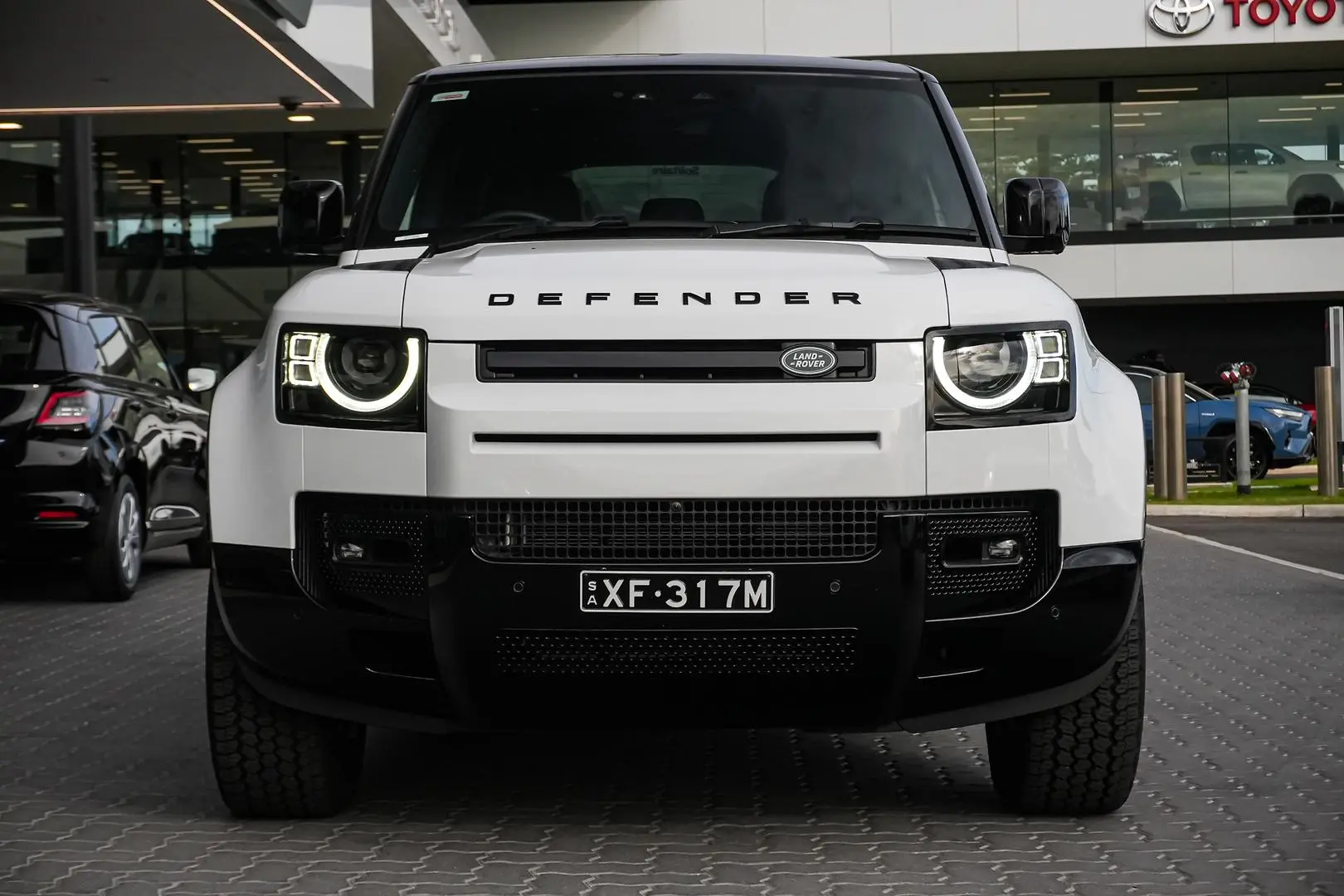 2025 Land Rover Defender Gallery Image 5