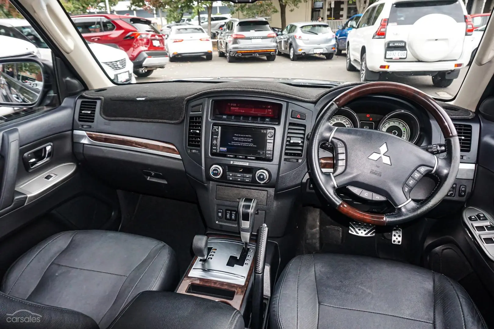 2014 Mitsubishi Pajero Image 9