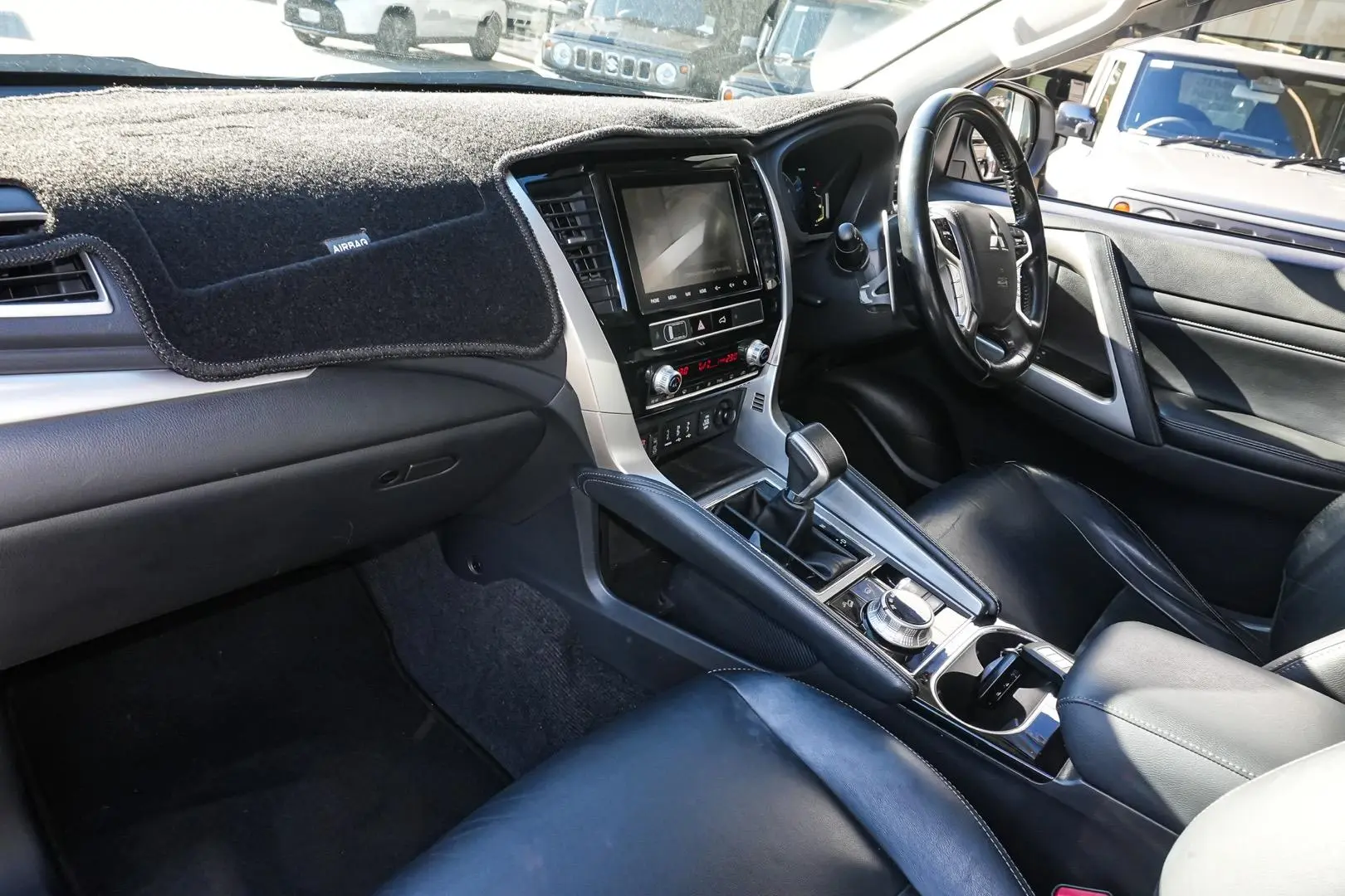 2020 Mitsubishi Pajero Sport Gallery Image 10