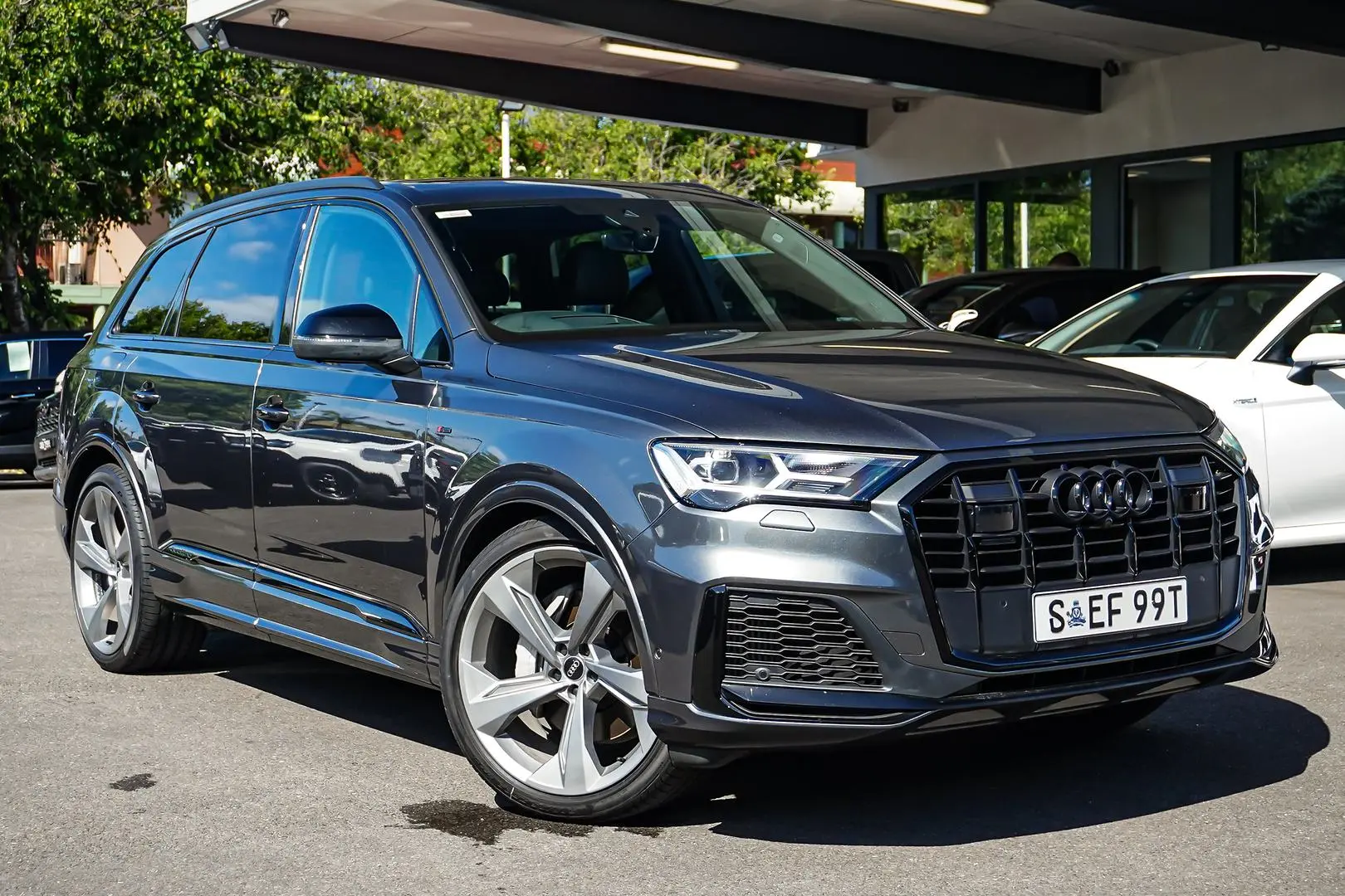 2022 Audi Q7 Gallery Image 2