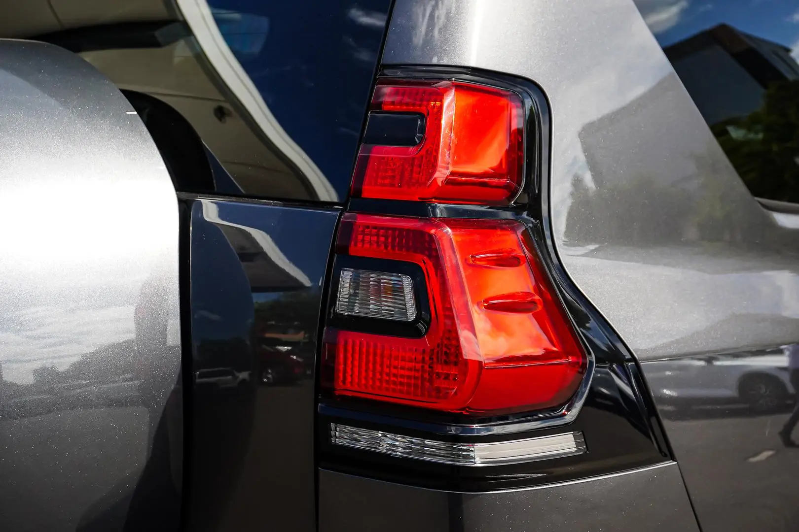 2018 Toyota Landcruiser Prado Gallery Image 19