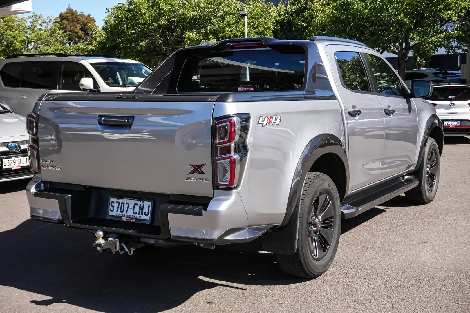 2021 Isuzu D-MAX Gallery Image 3