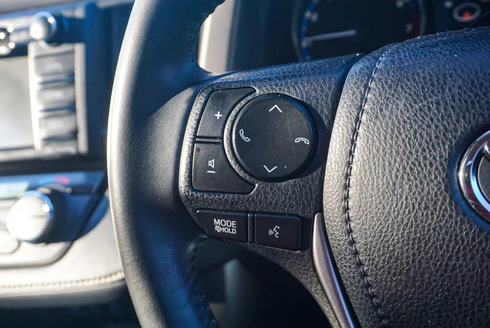 2017 Toyota RAV4 Gallery Image 19