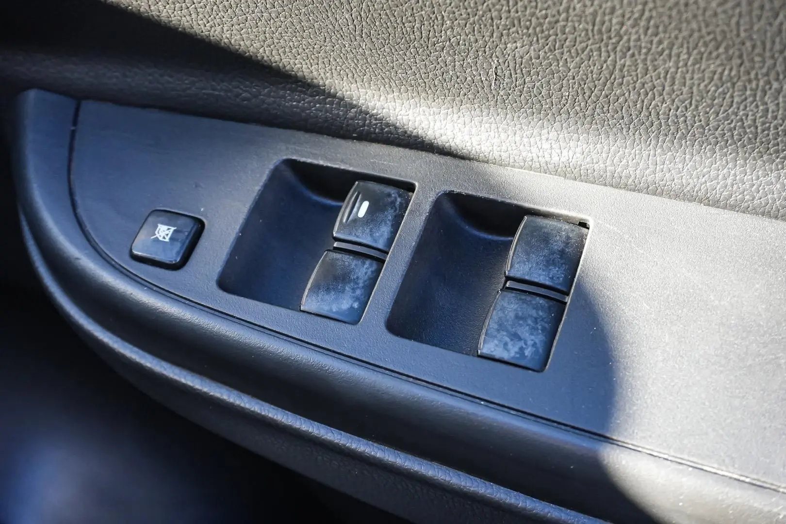 2020 Mitsubishi Triton Gallery Image 16