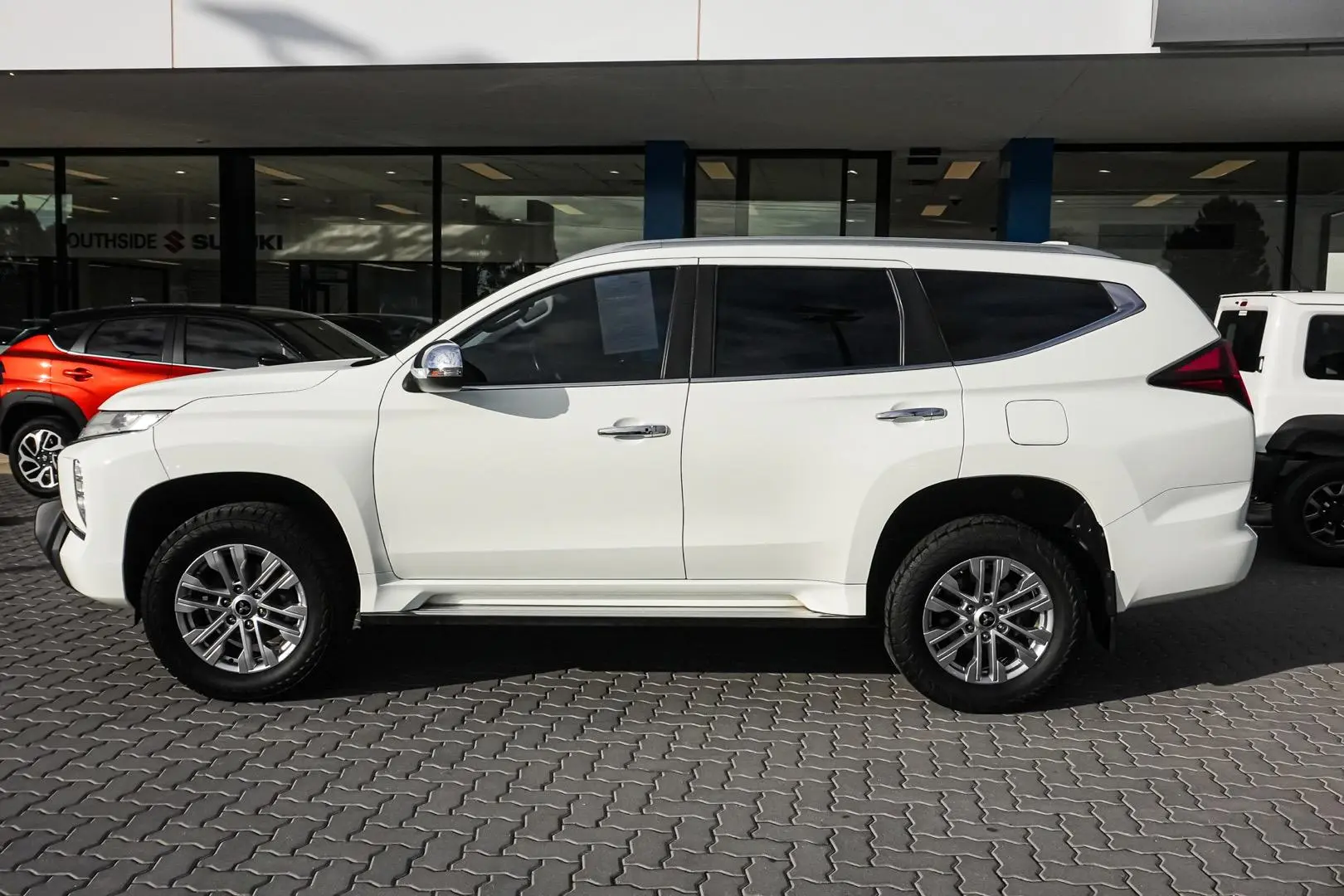 2021 Mitsubishi Pajero Sport Gallery Image 4