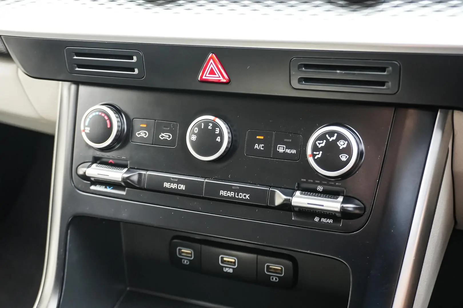 2022 Kia Carnival Gallery Image 22