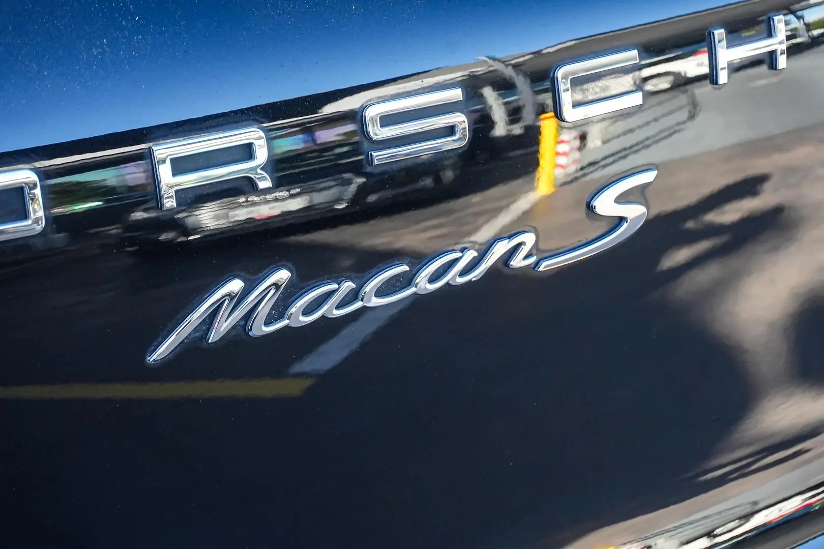 2018 Porsche Macan Gallery Image 15