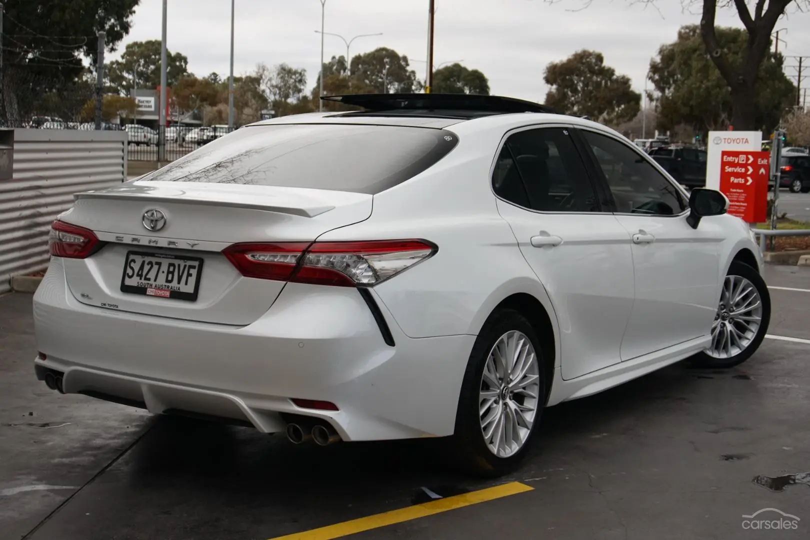 2018 Toyota Camry Image 2