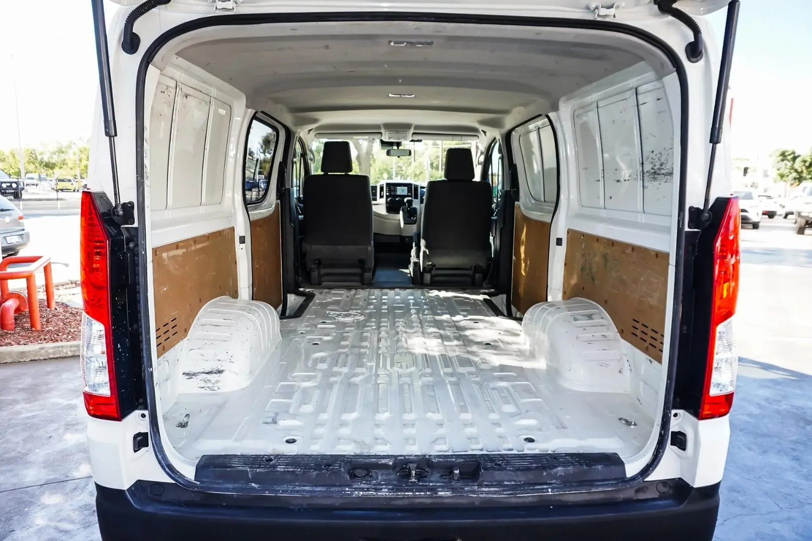 2020 Toyota Hiace Gallery Image 9